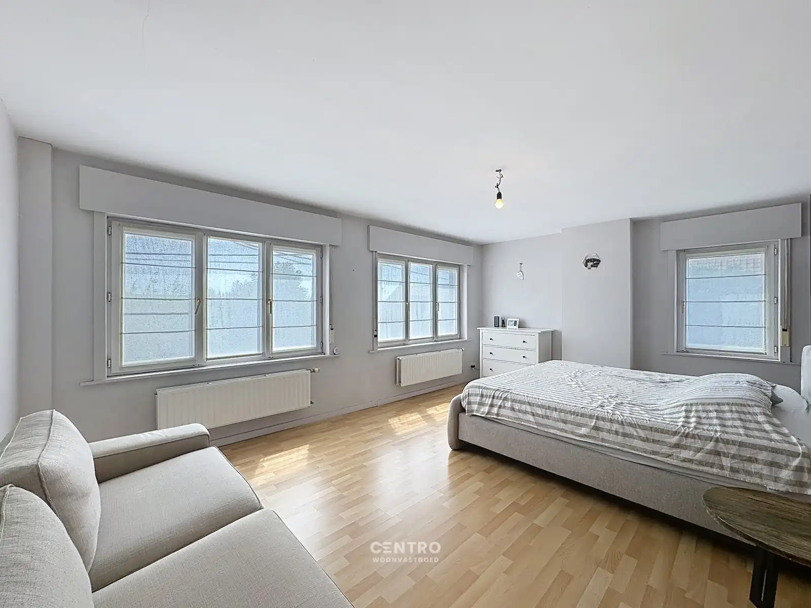INSTAPKLARE woning met 4 slpks en ZUIDger. tuin! foto 11