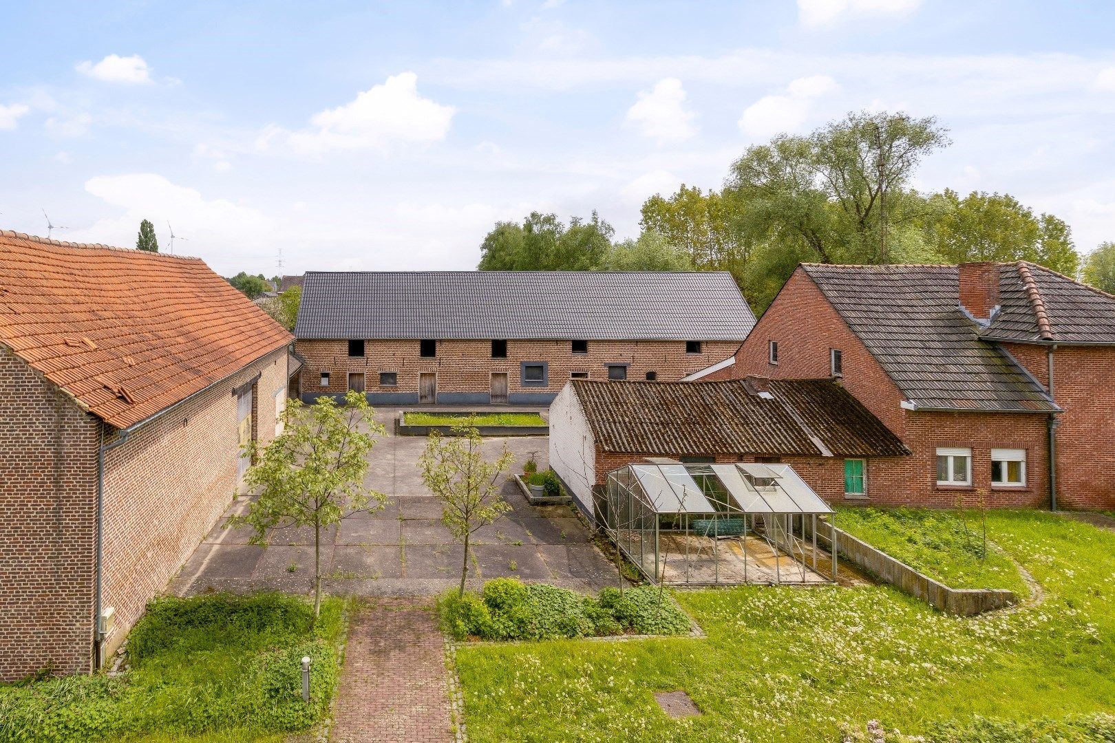 Hoofdfoto van de publicatie: Exclusief landgoed temidden agrarisch gebied, 40a, nabij centrum