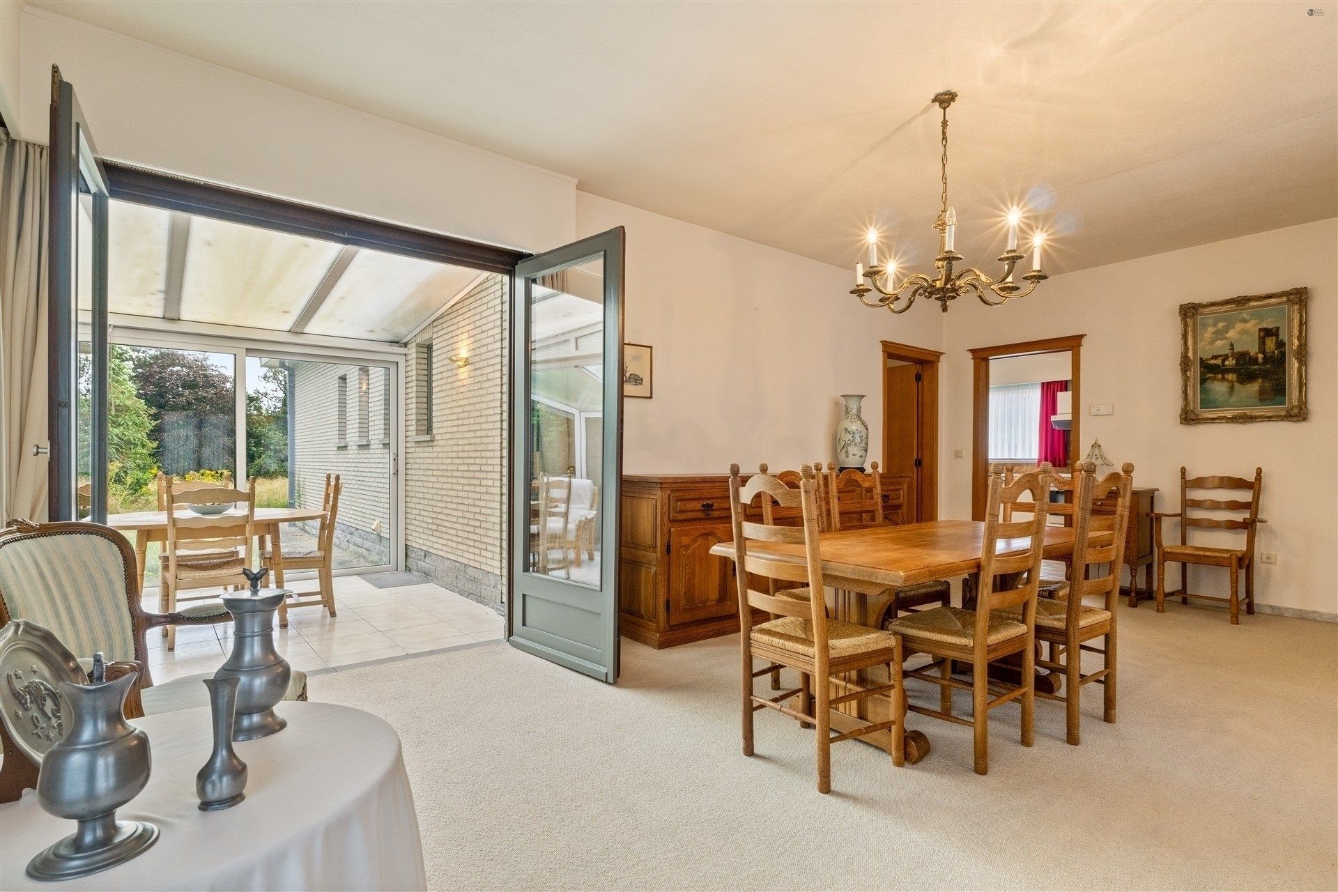 Goed onderhouden, ruime bungalow op 594m² grond foto 4