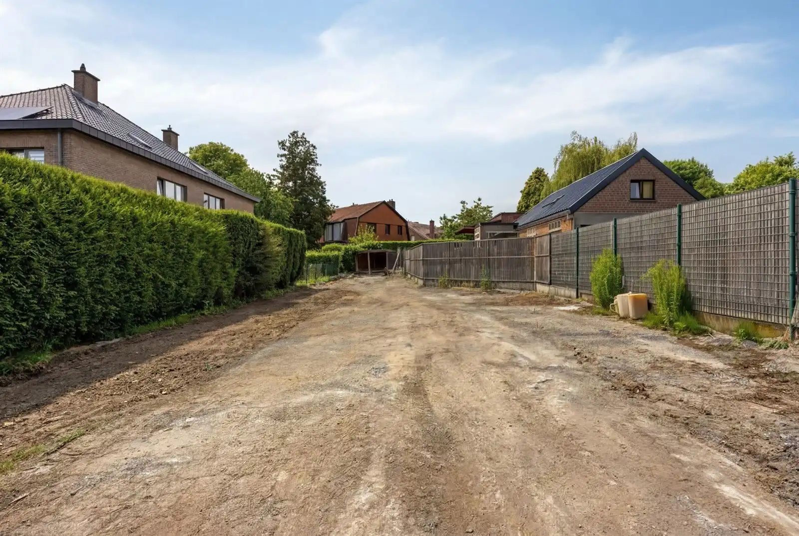 Ruime 3-gevelwoning met 4 à 5 slaapkamers, grote garage en dubbele straattoegang foto 30