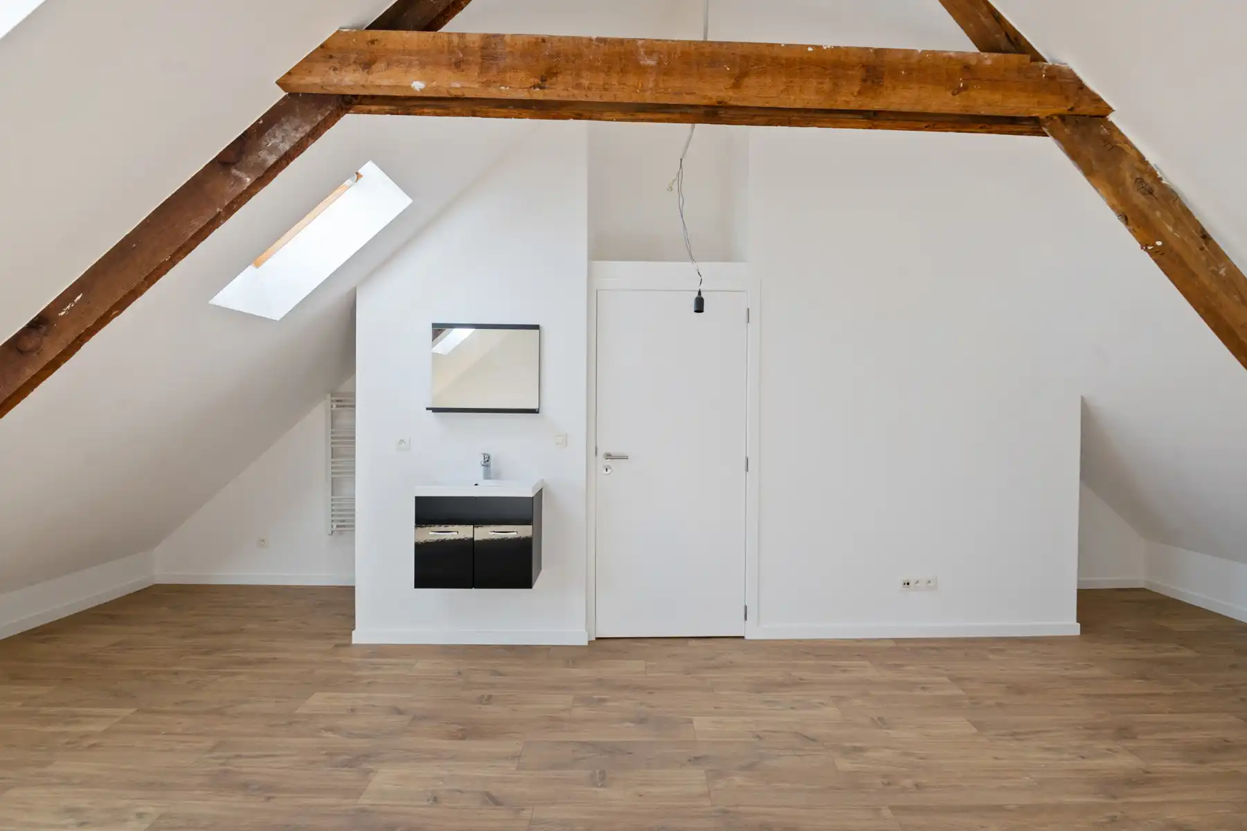 Instapklaar 2slpk-duplexappartement met 2 badkamers, terras en tuin! foto 9