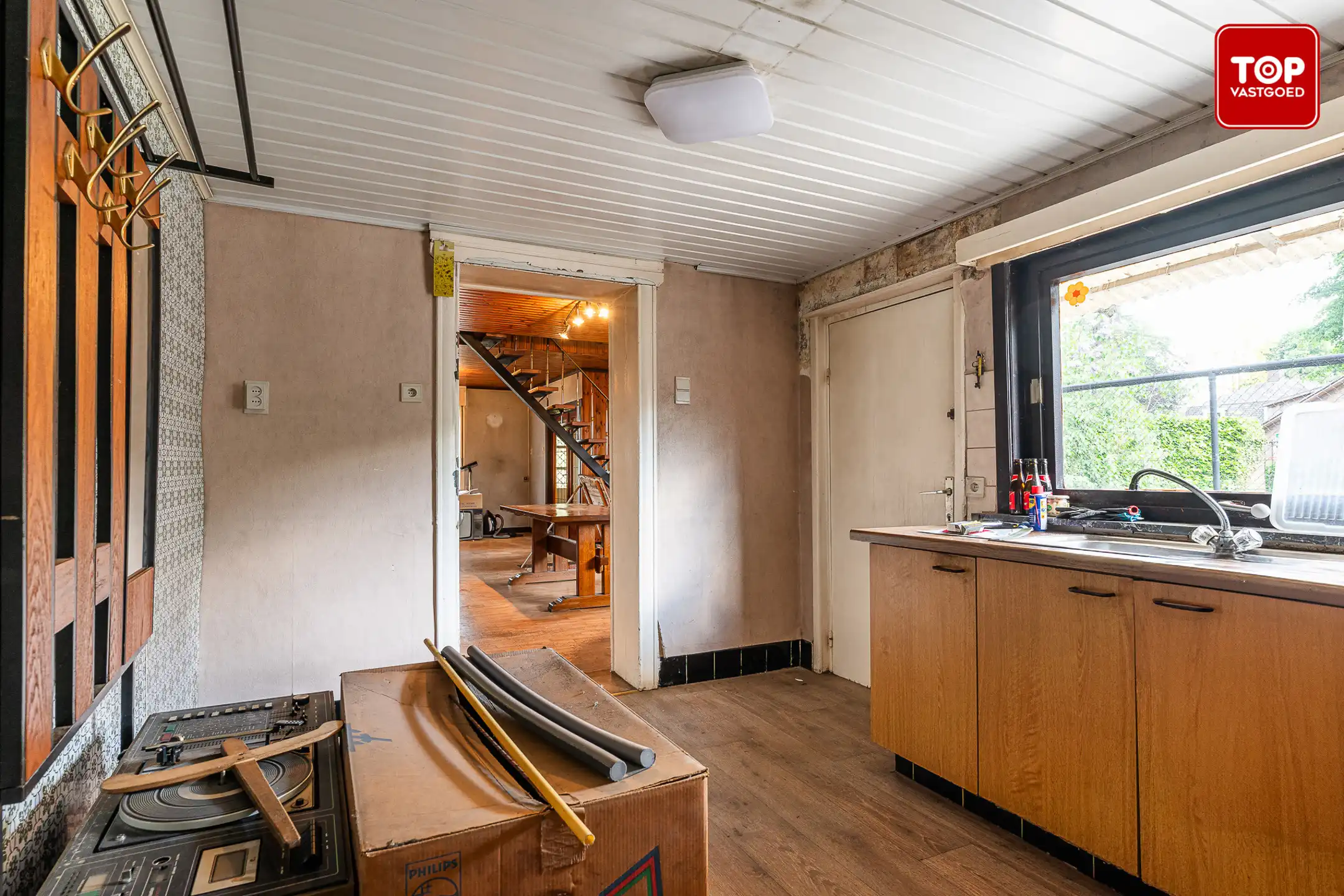 Te renoveren woning met zonnige tuin foto 8
