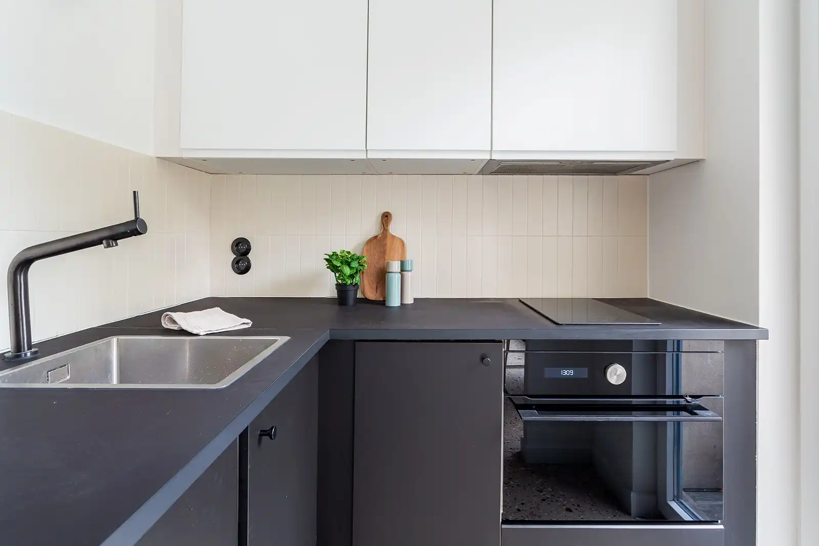 Moderne, lichtrijke studio op rustige locatie met groen uitzicht foto 5