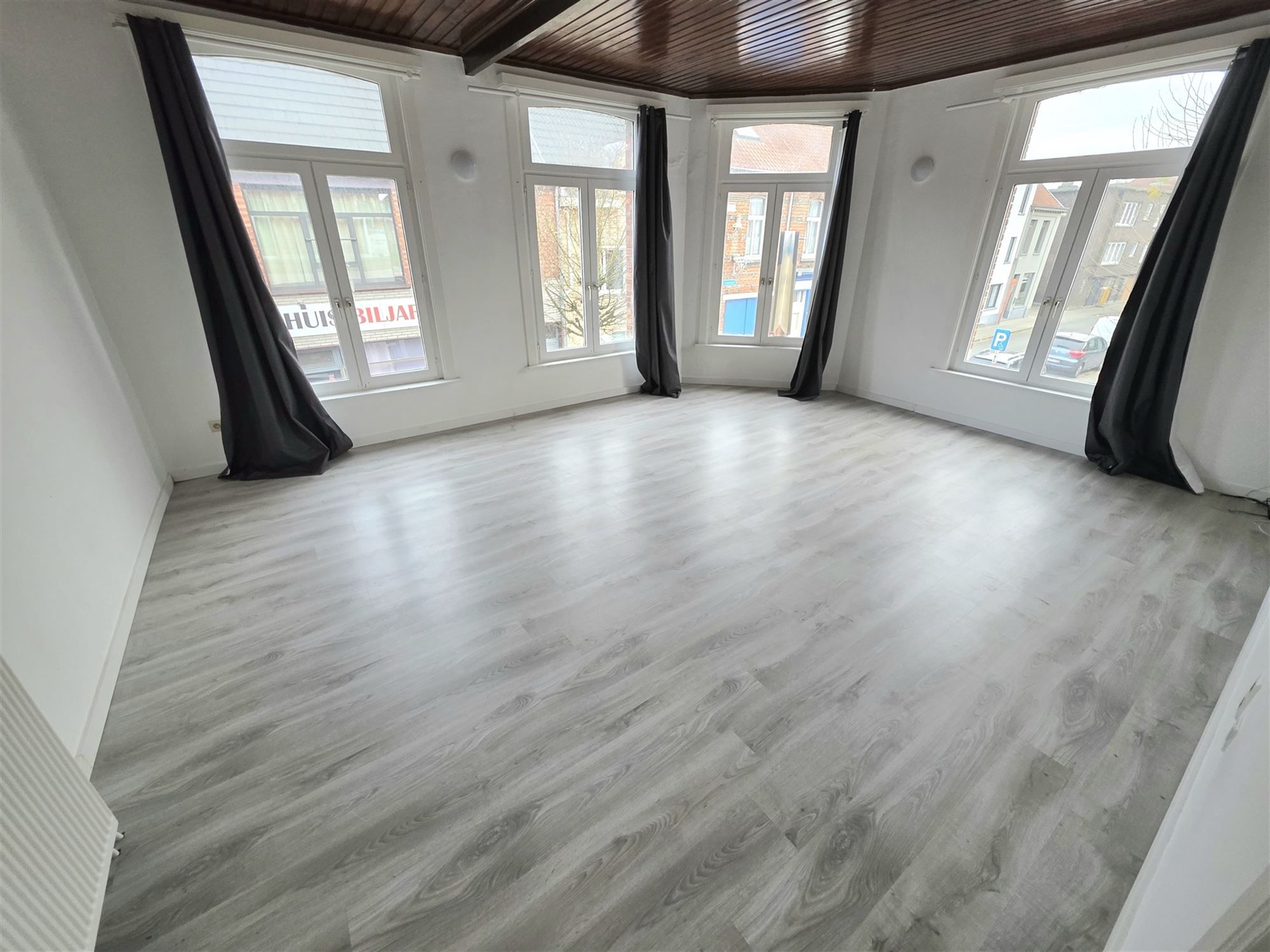 Commercieel pand vlakbij Zeshoek en Station foto 18