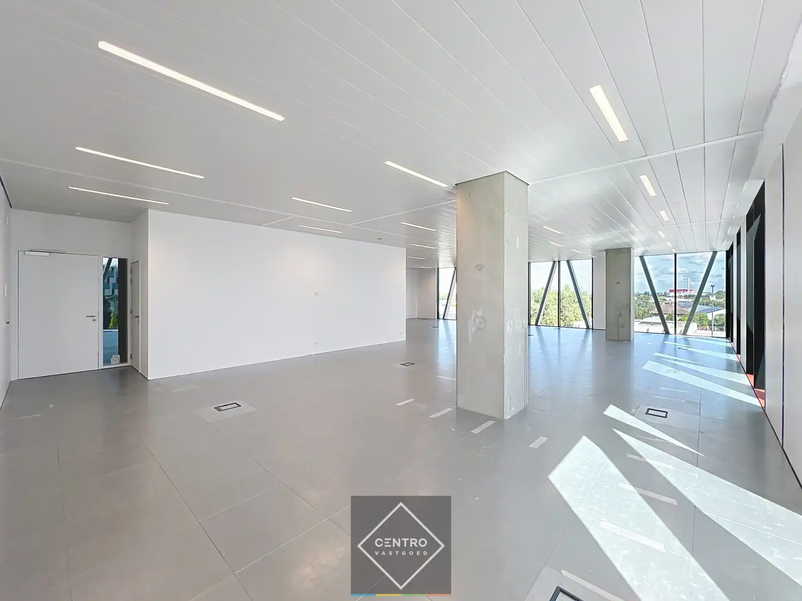 SCHERP GEPRIJSDE kantoorruimte (±240m²) met prachtige zichten in de Westwing Tower op de derde verdieping ! foto 8