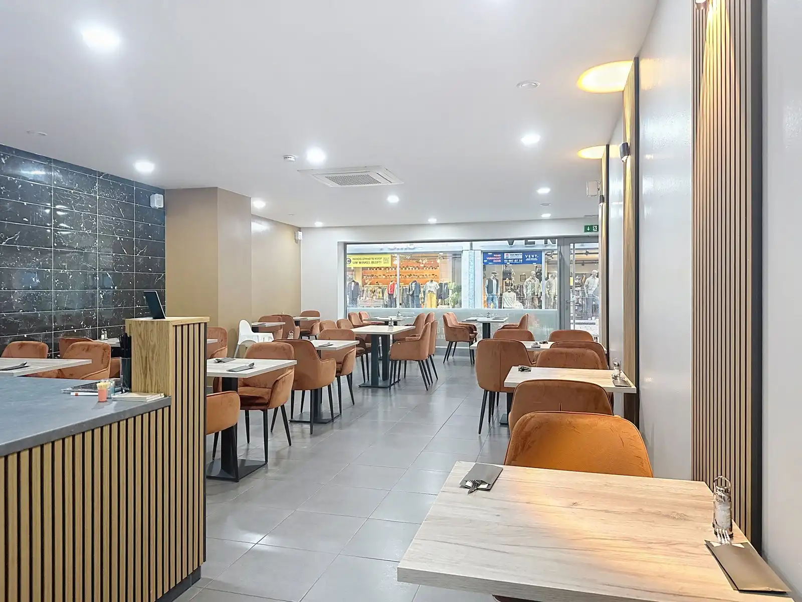 Commercieel pand in winkelcentrum Aartselaar foto 10