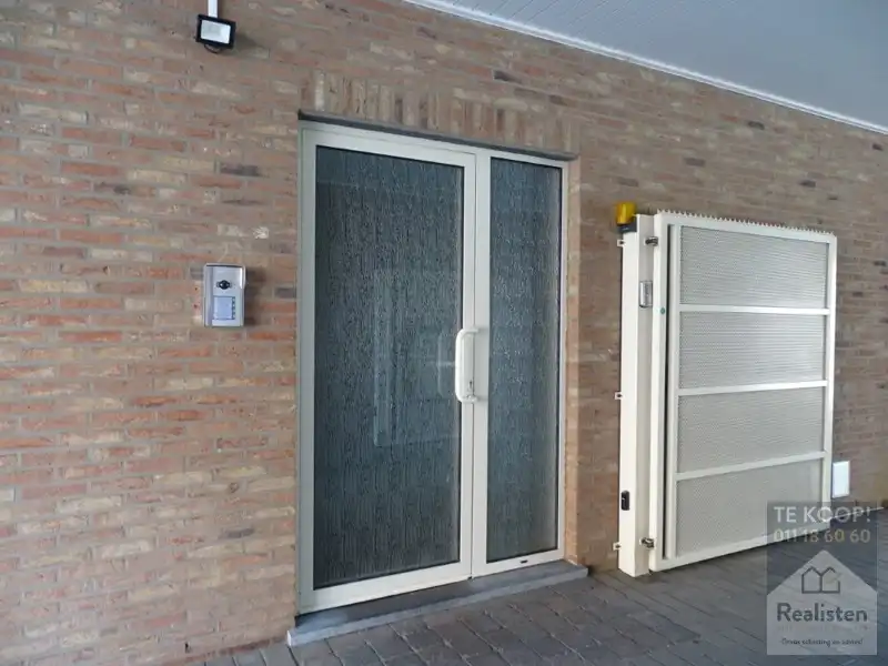 Voormalig bankkantoor foto 28