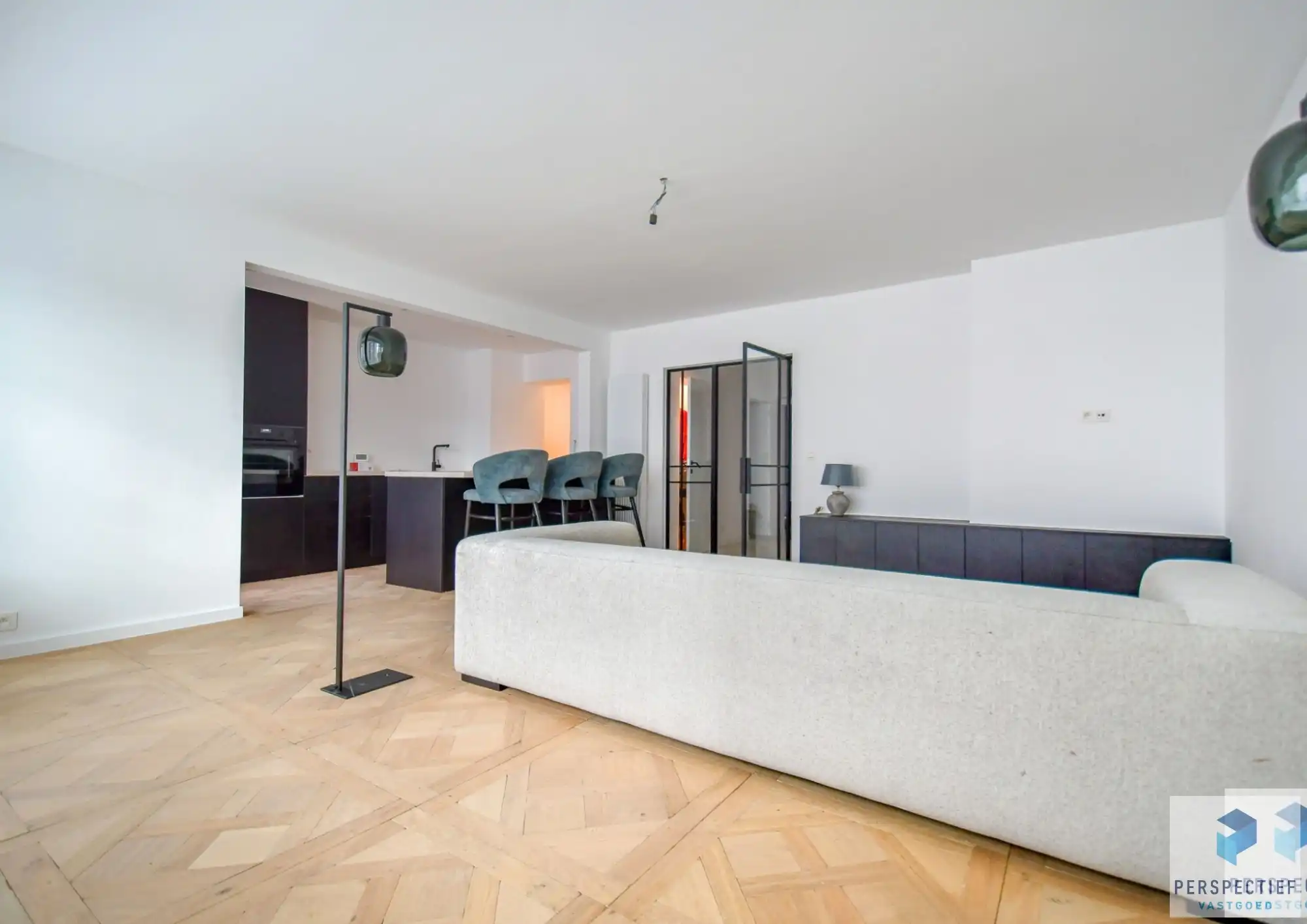 RUIM LICHTRIJK GERENOVEERD APPARTEMENT aan het LEOPOLD PARK foto 4