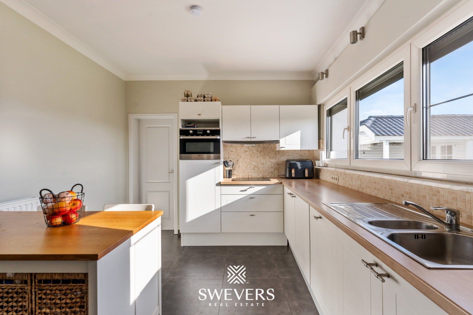 Gerenoveerde gezinswoning met 3 slpk en zonnige tuin foto 11