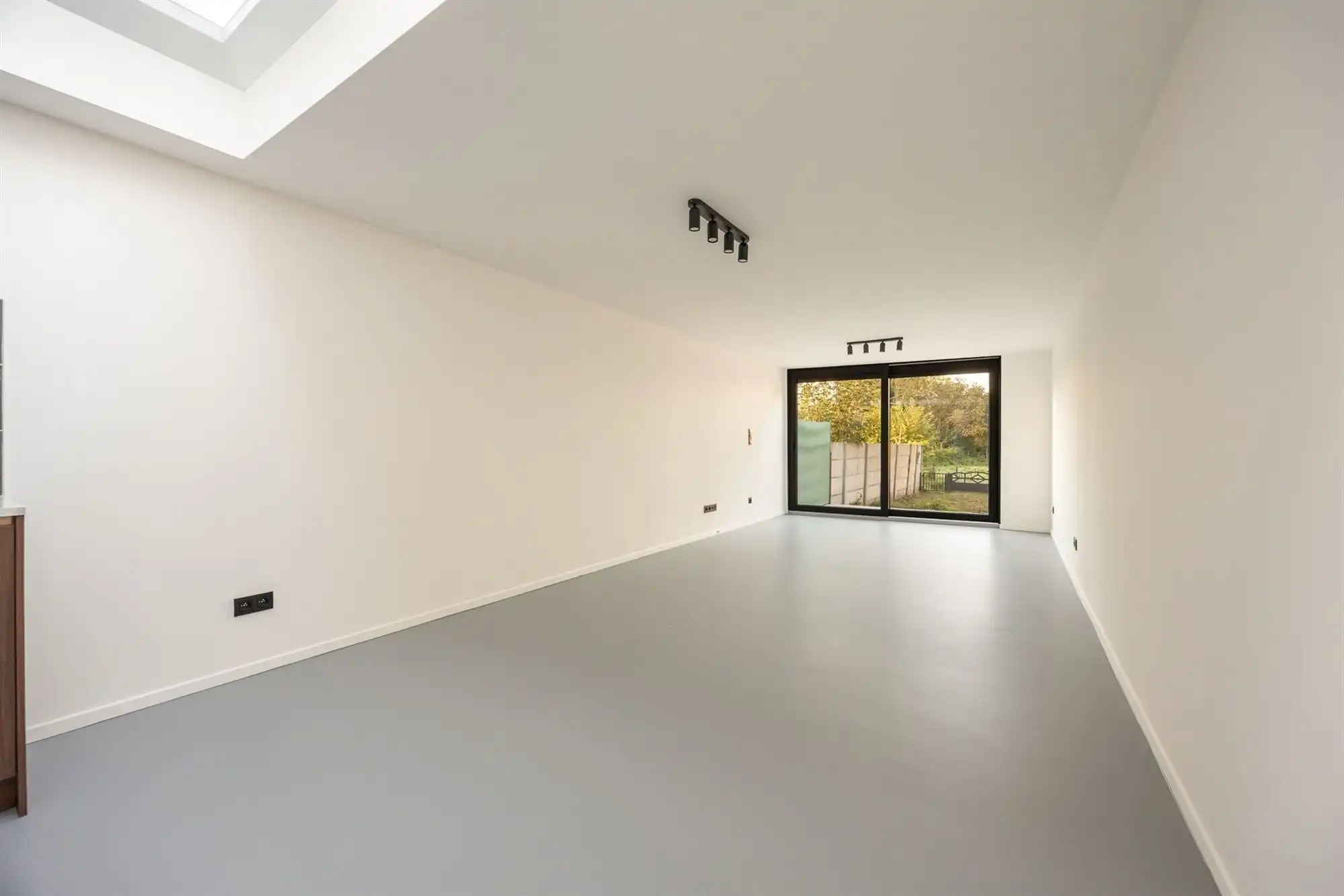 Gerenoveerde woning met drie slaapkamers en tuin foto 6