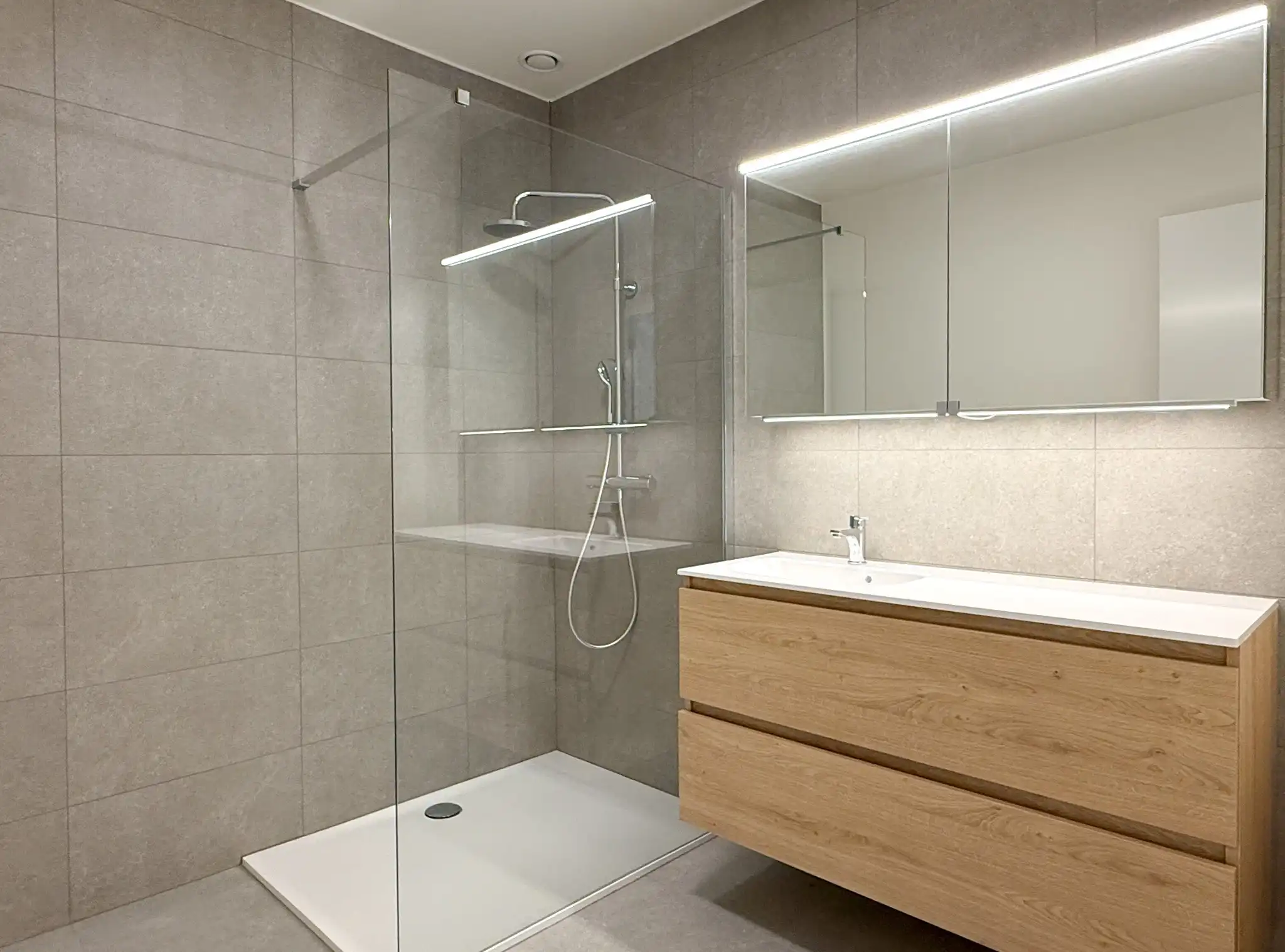 Lichtrijk nieuwbouwappartement met twee slaapkamers, terras en autostaanplaats foto 8