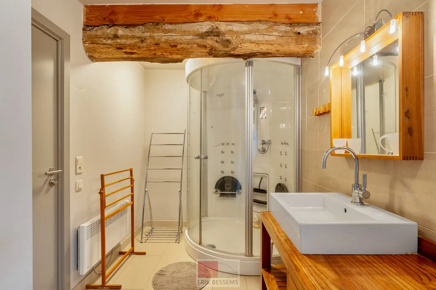 Een zeer karaktervol woonerf van maar liefst 3996 m² met bijzondere uitstraling, bestaande uit een prachtige hoofdwoning (voormalige schuur en stallen) en een charmant vakwerkhuis. foto 60