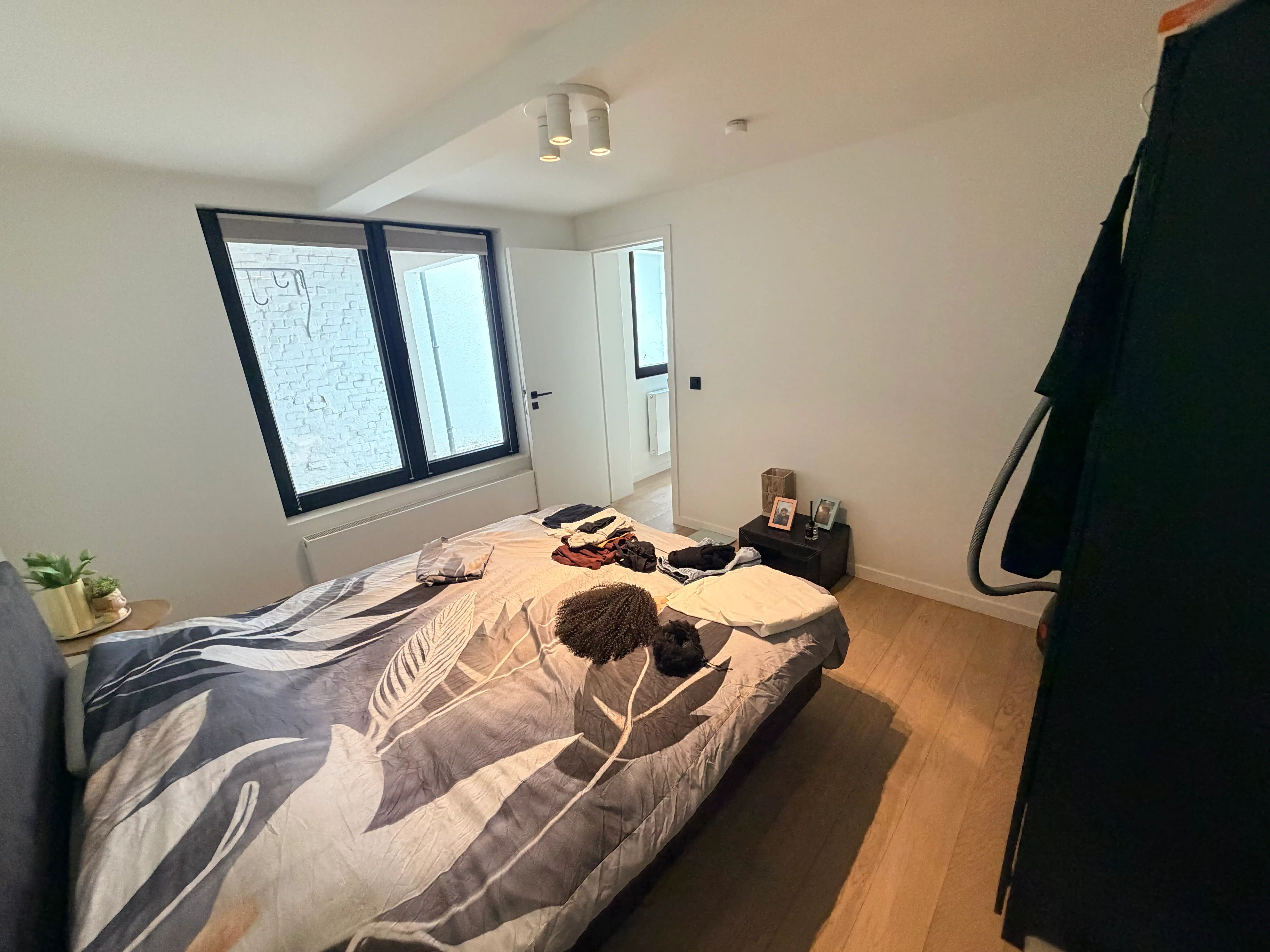 --- NIEUW --- Prachtig gerenoveerd appartement met 3 slaapkamers. foto 8
