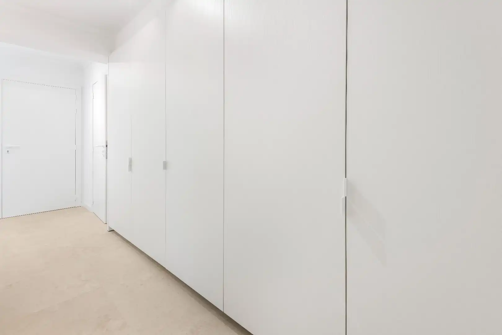 Prachtig gerenoveerd hoekappartement met zuidelijke oriëntatie, te midden van een groene omgeving aan het yzerpark. Parking te koop foto 11