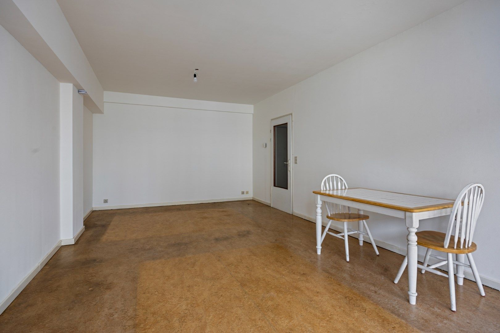 Op te frissen 1-slaapkamer-appartement in het bruisende Schaarbeek foto 7