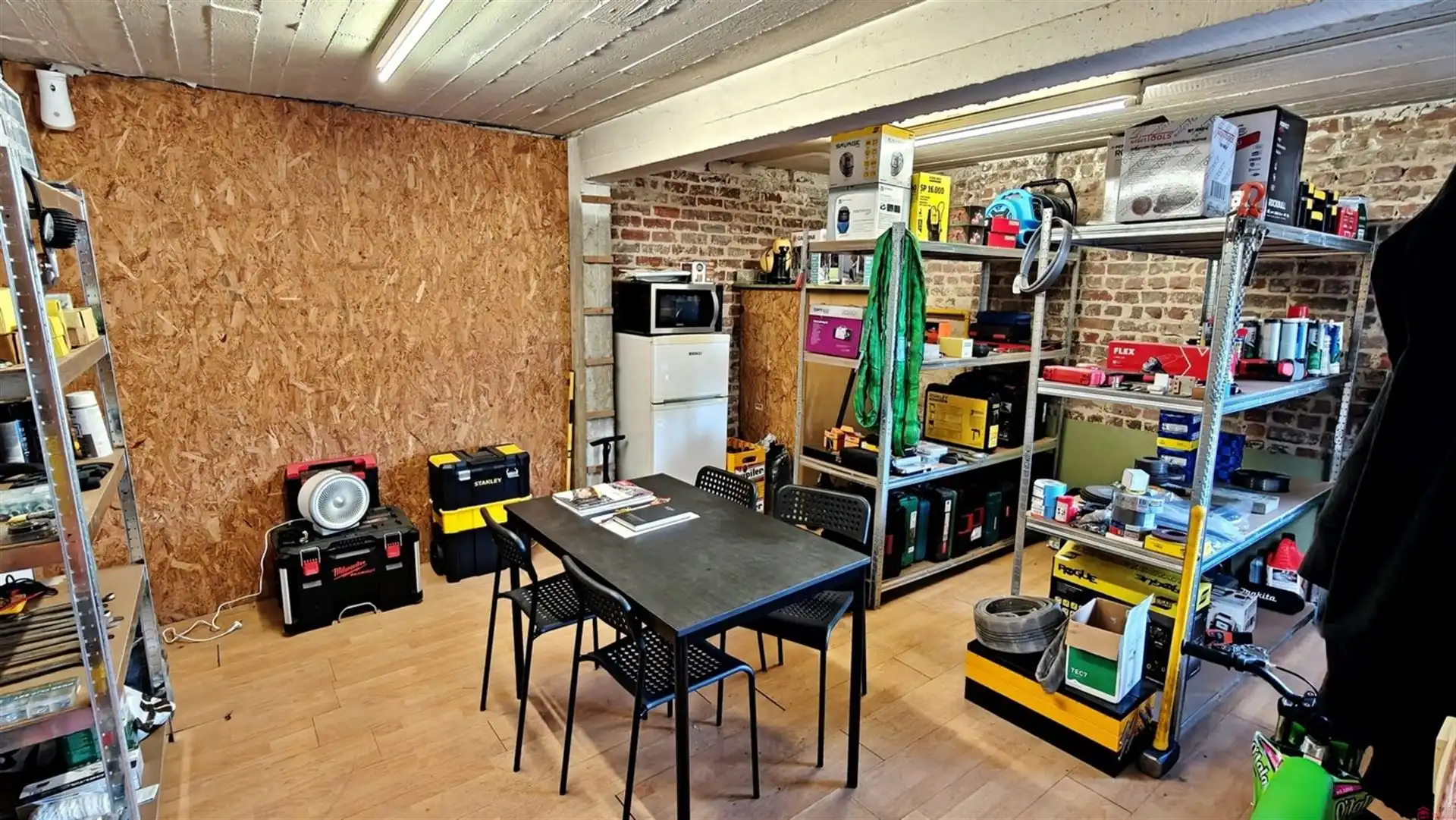 Goed gelegen magazijn/loods te Kortrijk foto 7