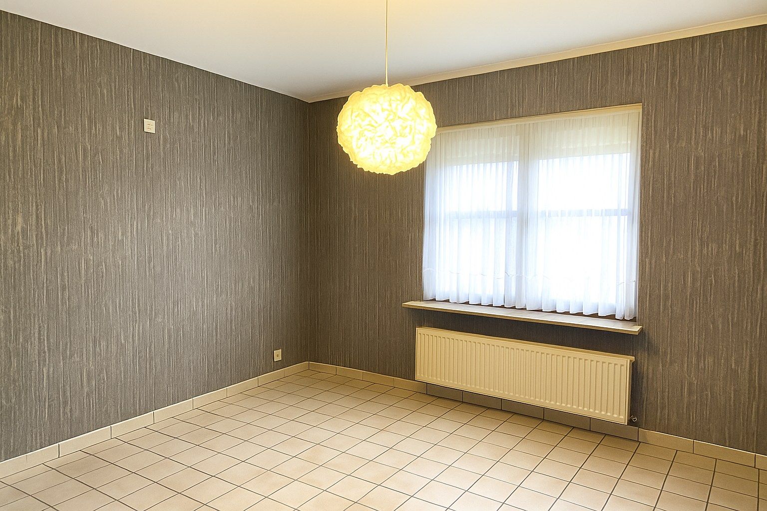 ALLEENSTAANDE WONING MET 3 SLAAPKAMERS | GARAGE EN TUIN IN RUSTIGE WOONWIJK foto 8