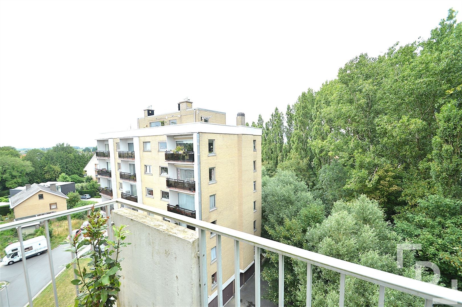 Prachtig gerenoveerd appartement met garage te huur op centrale locatie te Ieper foto 22