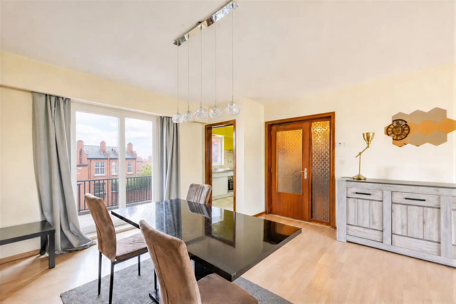 Ruim appartement met 2 slaapkamers in Sint-Niklaas foto 4
