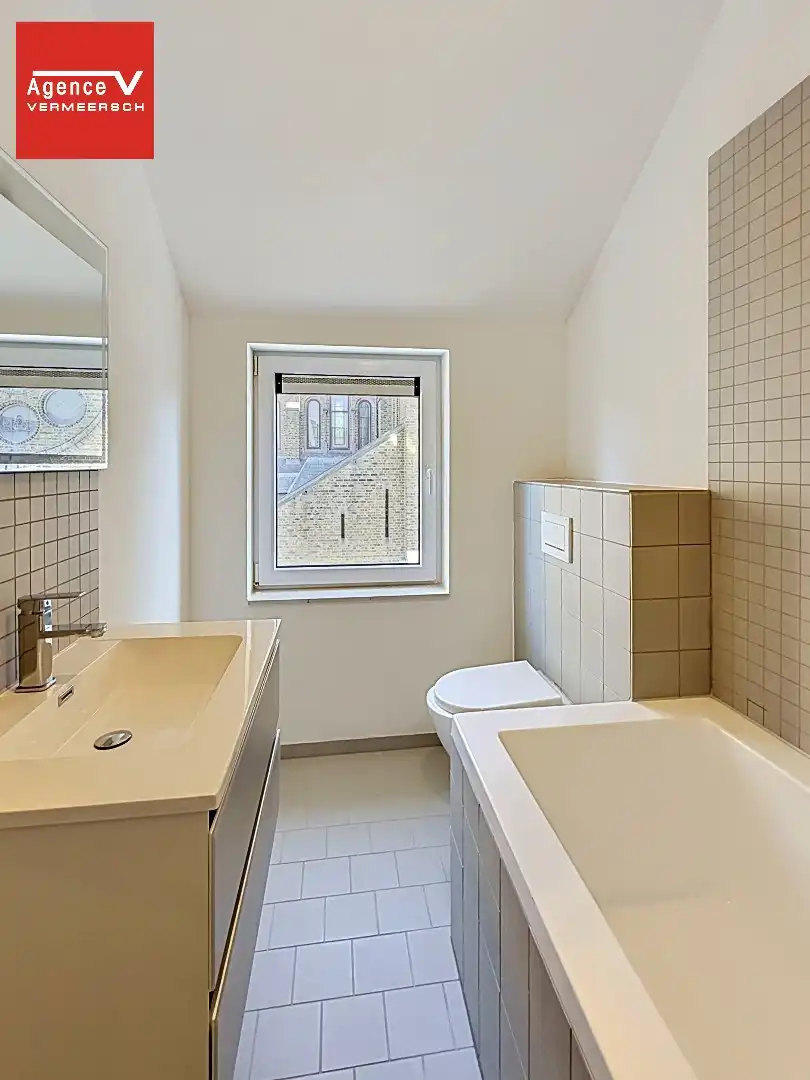Instapklaar 3-slaapkamerappartement aan het Heilig-Hartplein. foto 17