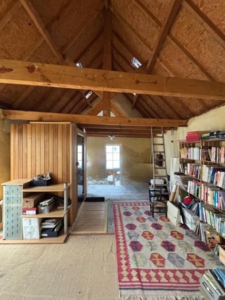 🏡 Uniek en authentiek pand vol karakter en mogelijkheden. Ruime woning, multifunctionele bijgebouwen en een charmante, omsloten tuin. foto 15