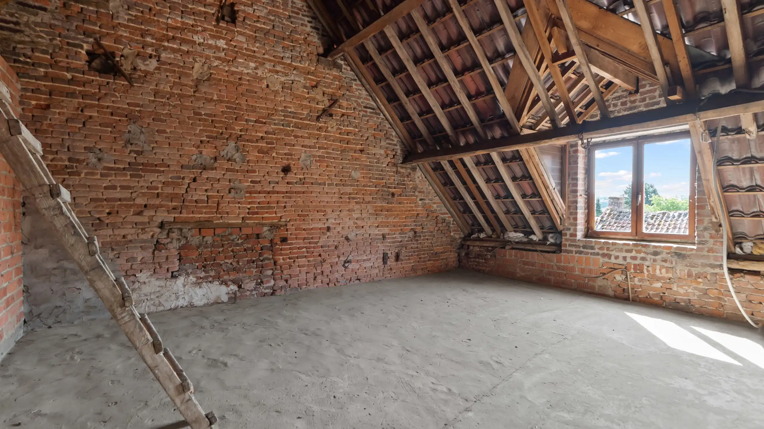 TIELT-WINGE- Ruime woning met bijgebouwen, binnenkoer op 96a foto 21