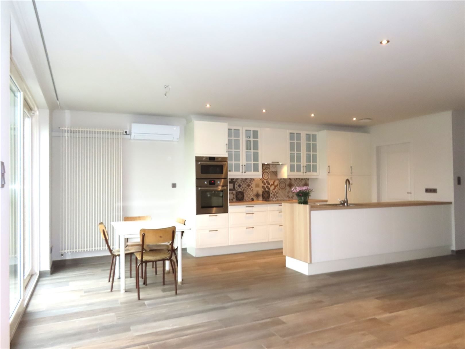 TE HUUR: Gesloten bebouwing met 4 slaapkamers in Koersel! foto 2