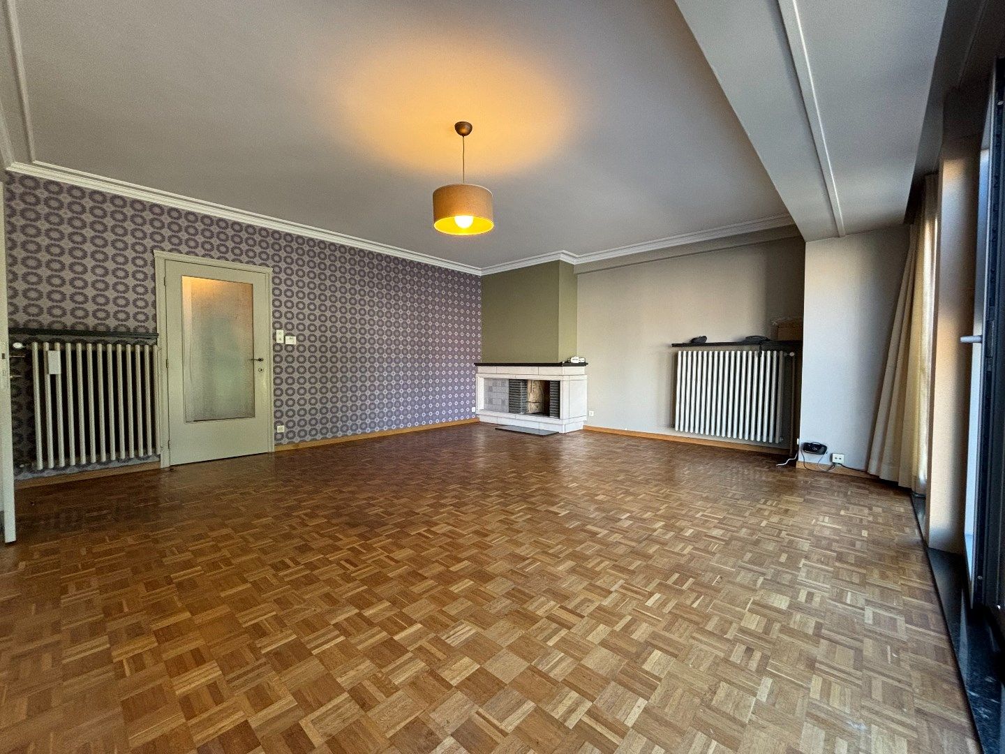 Ruime en goed onderhouden 3 slk appartement centrum Ieper. foto 6