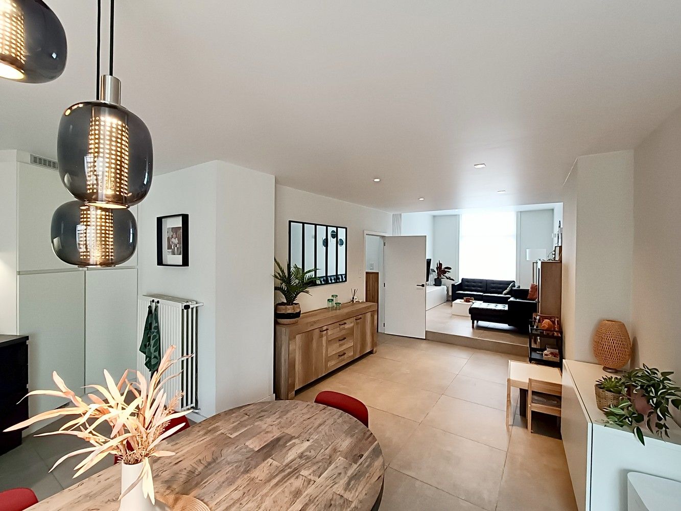 Vooraan Assebroek, vlakbij het Station TOTAAL RECENT GERENOVEERD RUIM ENERGIEZUINIG BURGERSHUIS met 5 SLAAPKAMERS en ZUID-gerichte TUIN foto 5