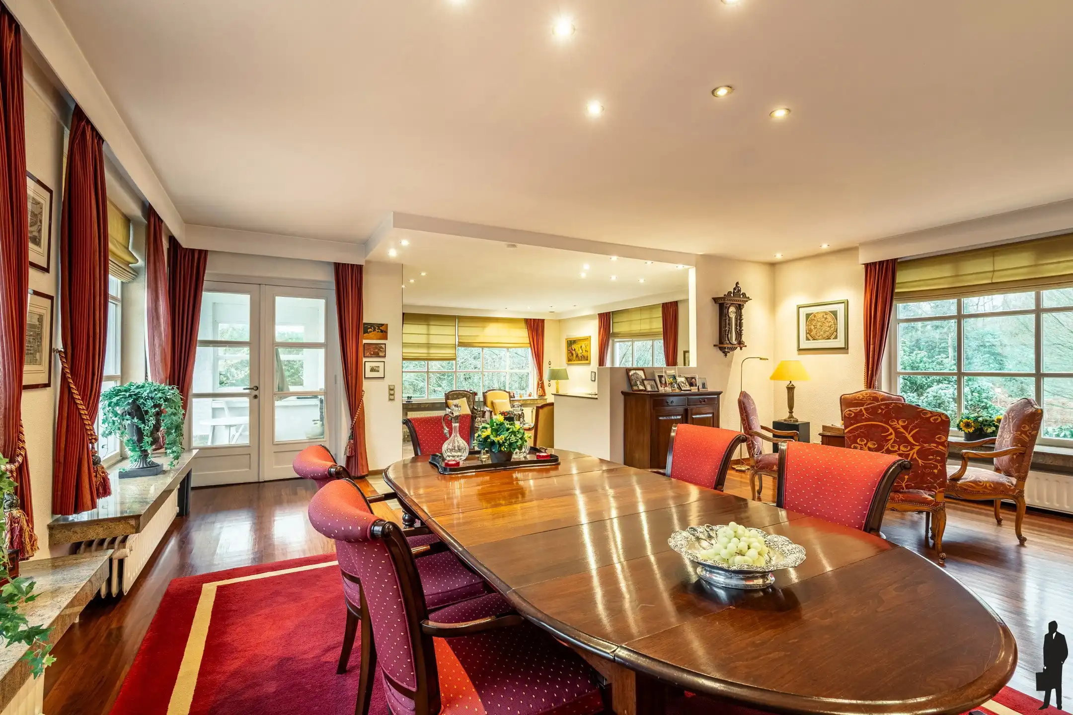 Uitstekend gelegen split-level villa in een gegeerde doodlopende straat. foto 8