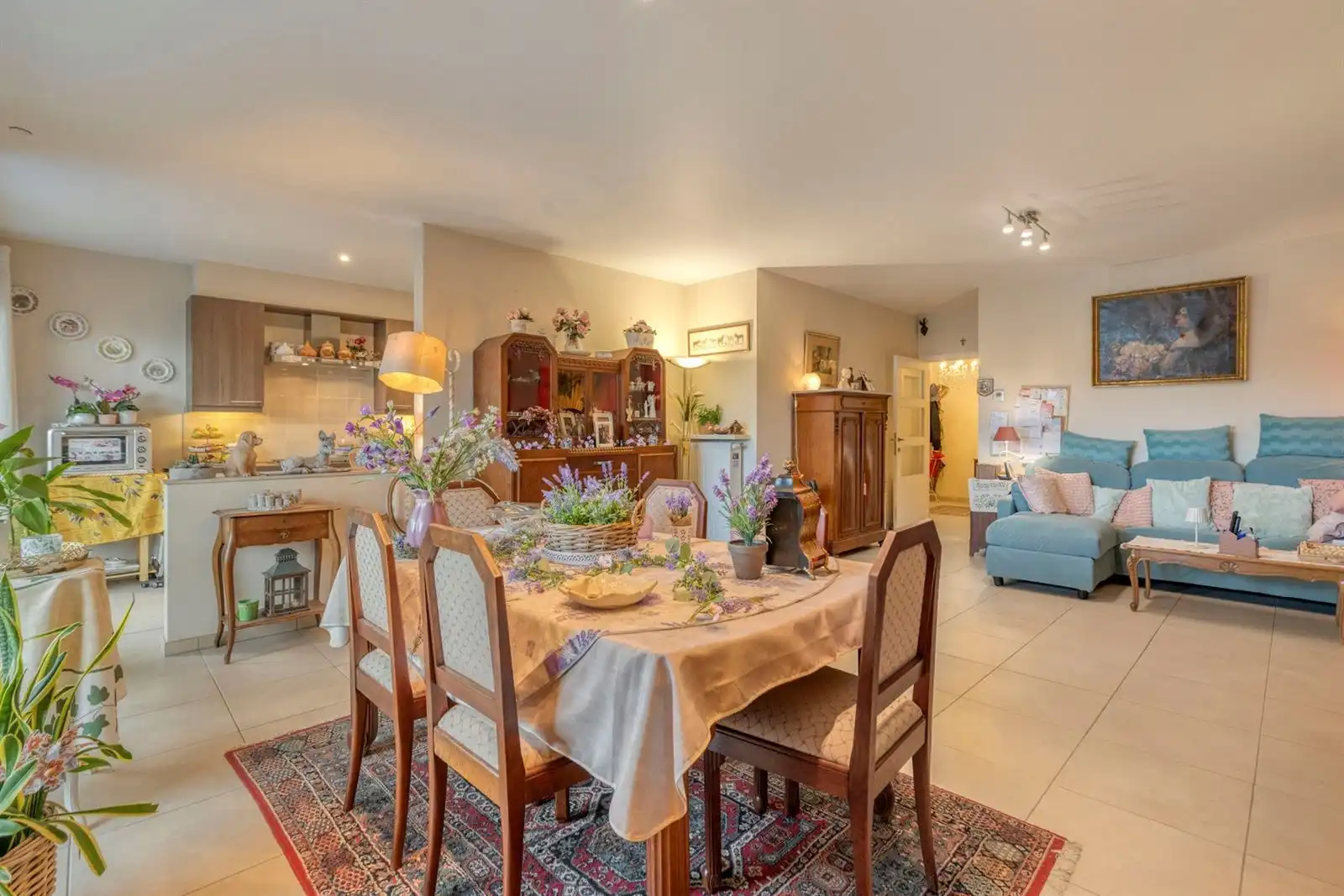 Instapklaar appartement met 2 slpk en ruim terras foto 7