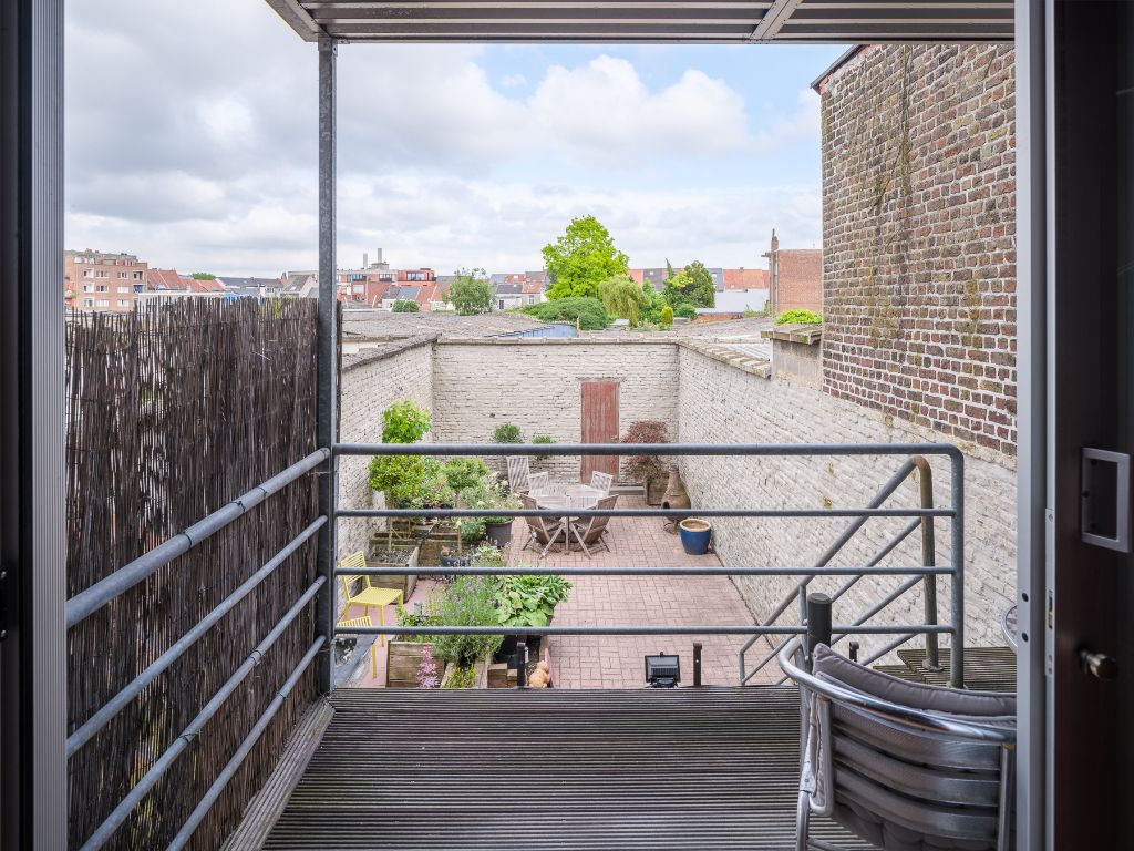 Sint-Amandsberg - Karaktervolle, excentrieke burgerwoning met aangename ruimtelijkheden, 3 slaapkamers en buitenruimte op fietsafstand van het centrum van Gent. foto 3