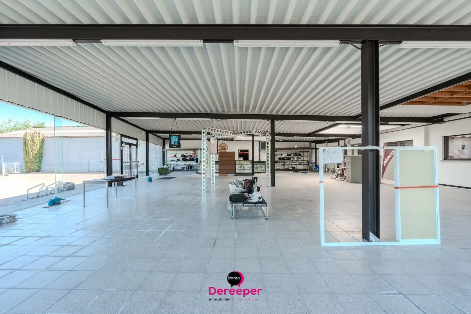 Karaktervolle woning met ruime bijgebouwen, showroom en atelier op een perceel van 2.084 m² foto 23