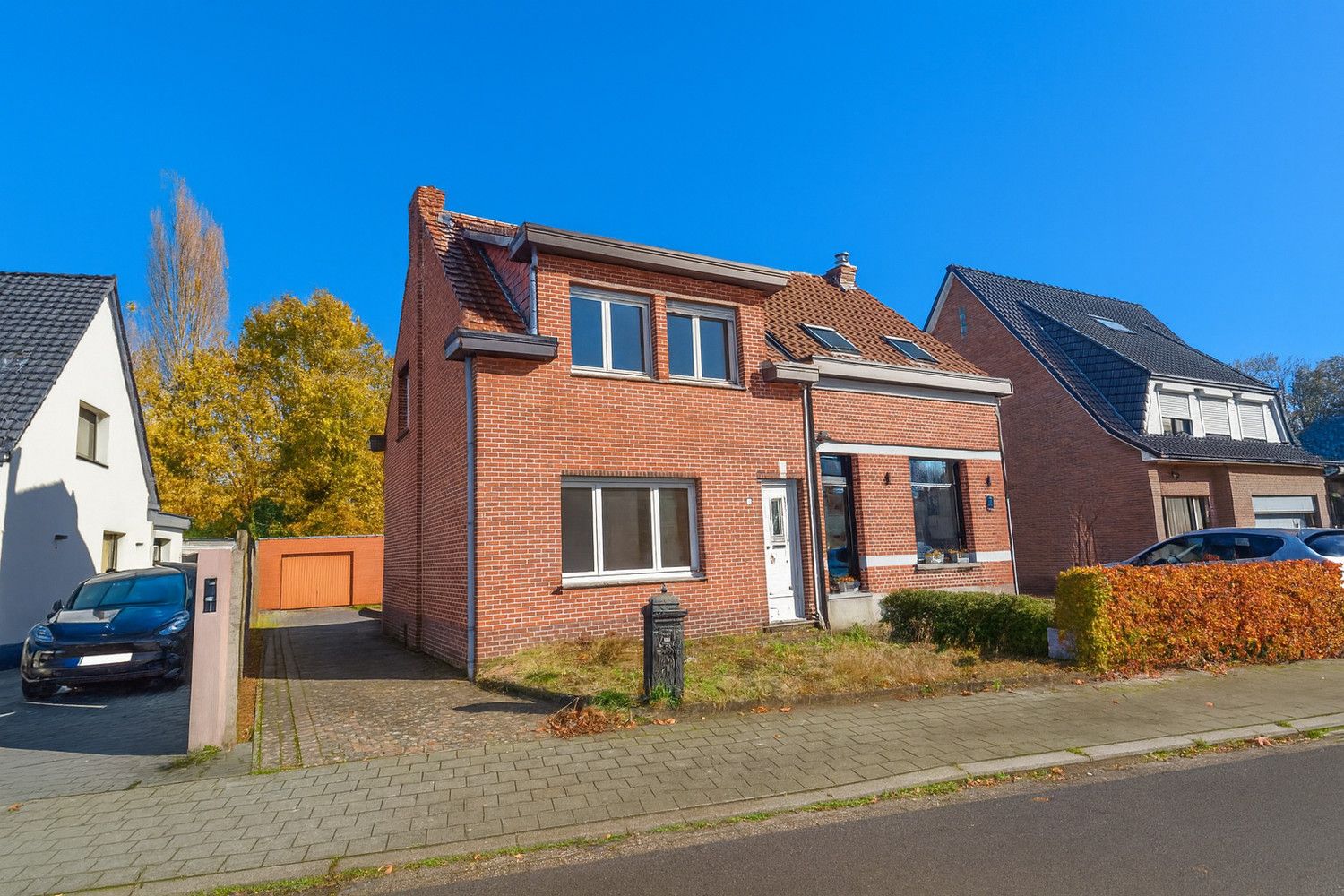 Hoofdfoto van de publicatie: TE RENOVEREN HOB MET 2 SLK, GARAGE EN TUIN!