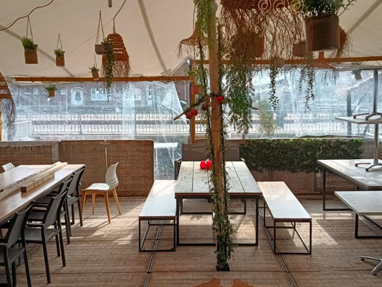 Uitstekend gelegen horecapand met prachtig terras foto 6