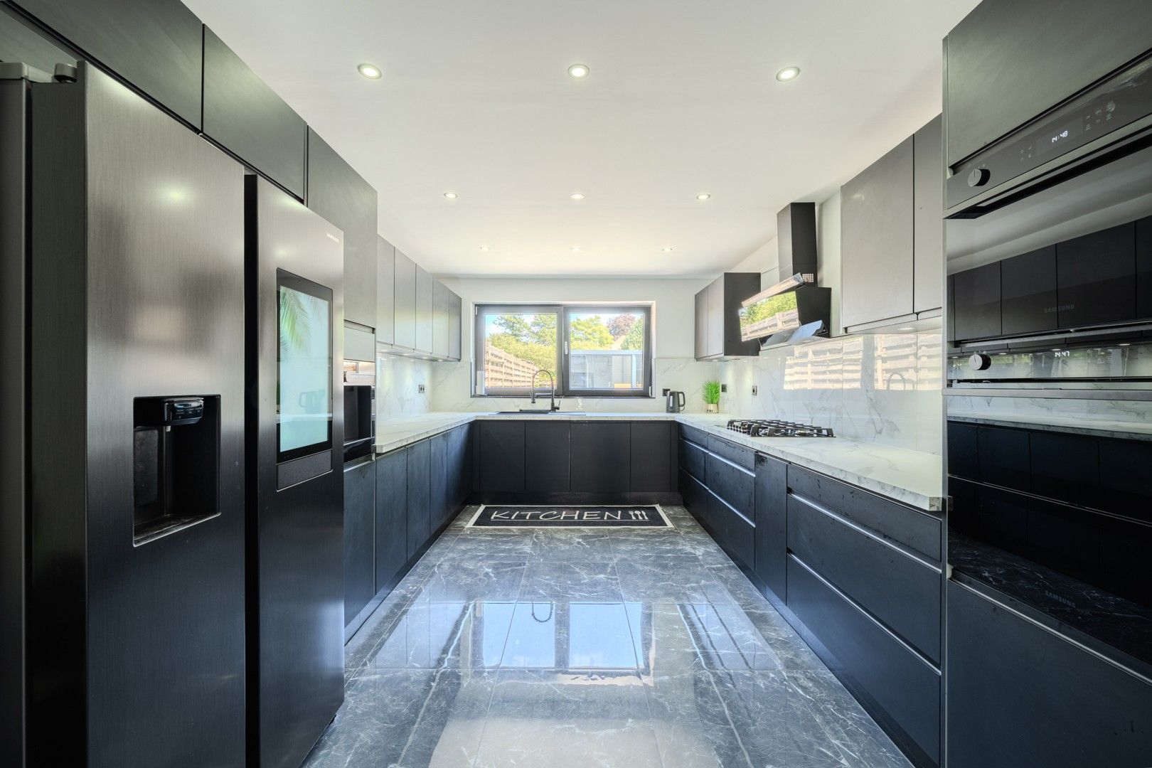 Ruime gerenoveerde woning foto 8