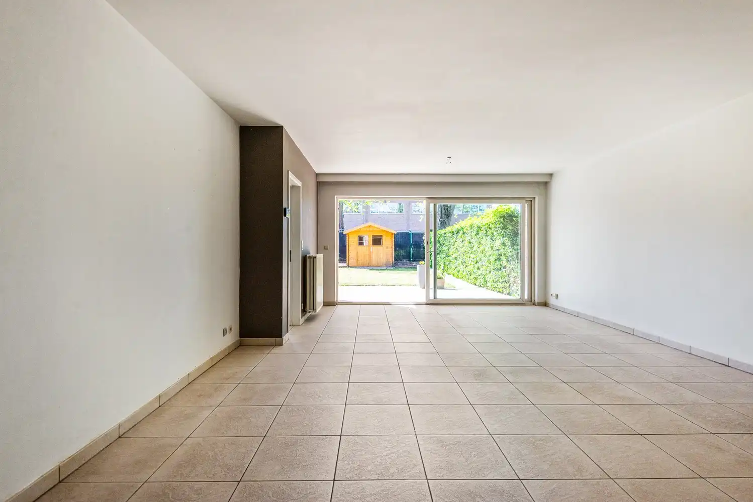 2-slaapkamer appartement met zonnige tuin en garagebox te Wijnegem foto 2