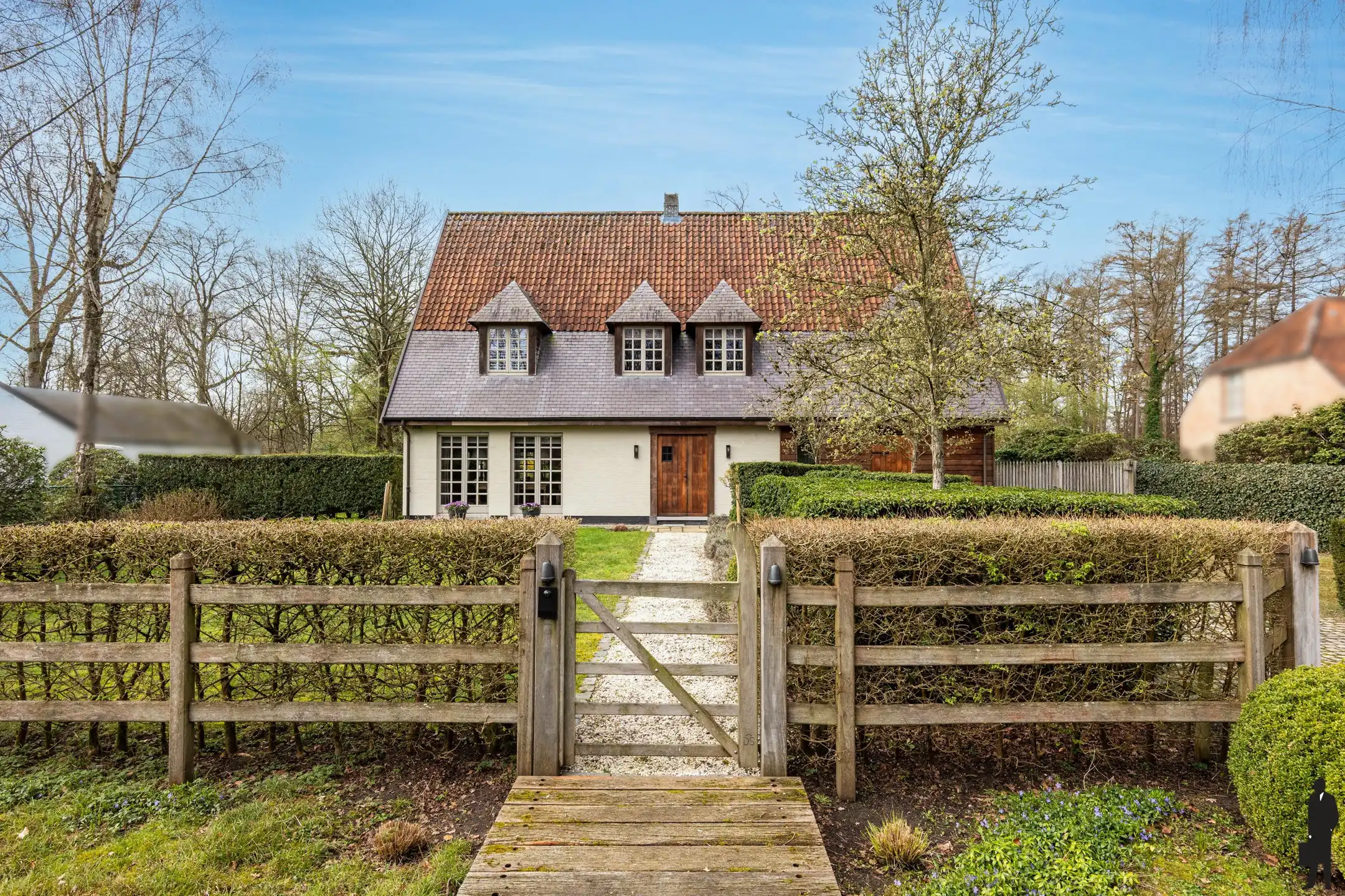 Prachtige villa met uitzicht op de weilanden van het kasteel foto 2