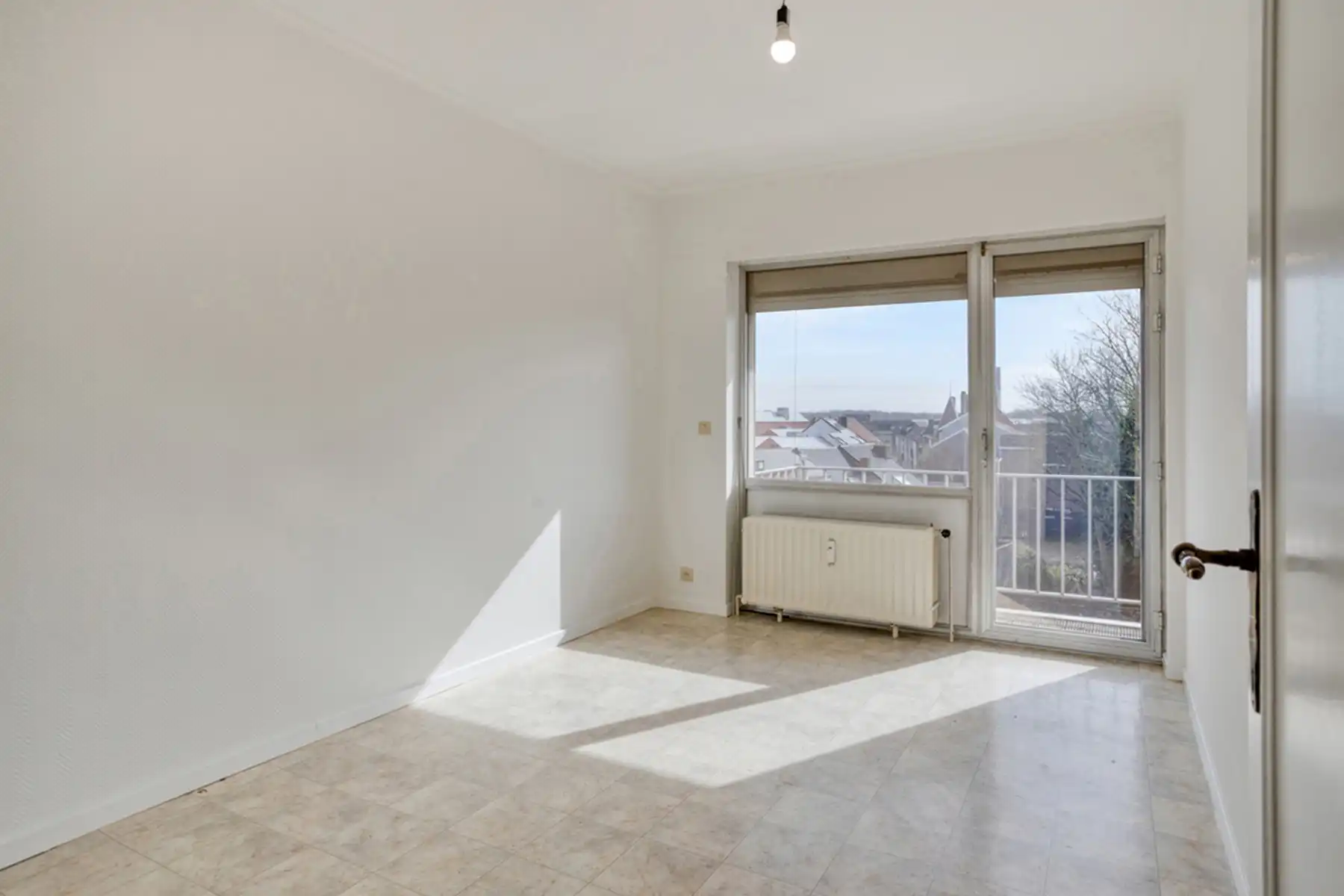 Vernieuwd 3-slaapkamerappartement met garage in hartje Aalst foto 19