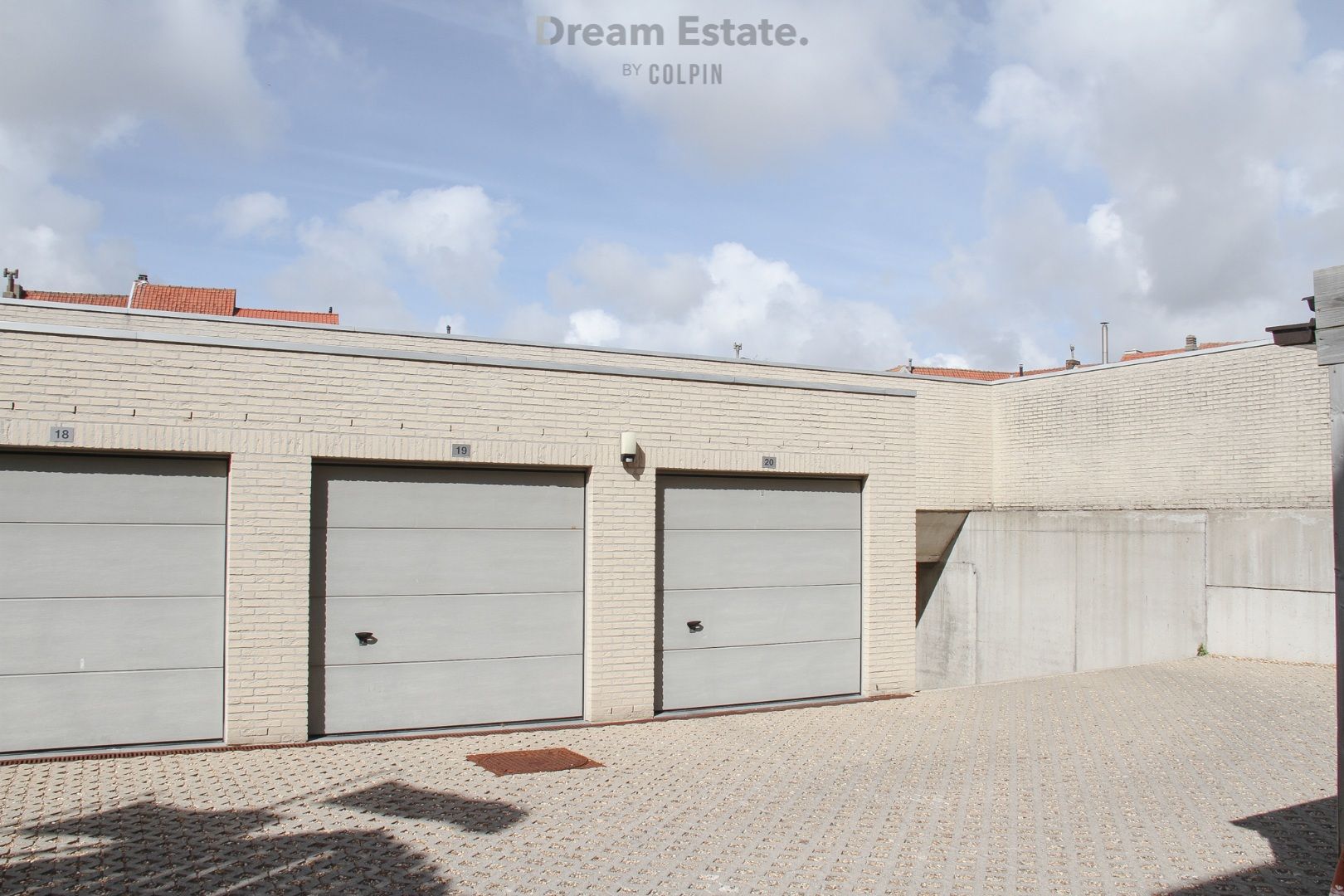 Ruime afgesloten garagebox op centrale ligging foto 7