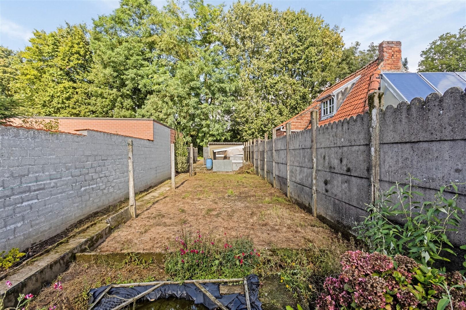 Te renoveren woning met tuin en toegang achteraan. foto 29