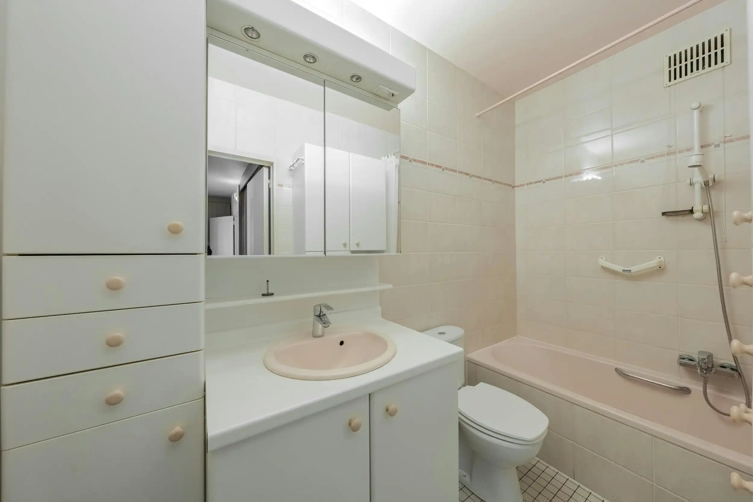 Ruim 3-slaapkamerappartement (131m²) te centrum Oostende foto 8