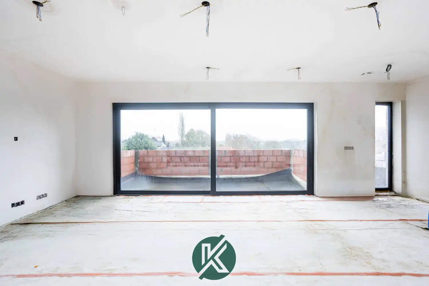 Verder af te werken nieuwbouwwoning met potentieel foto 19