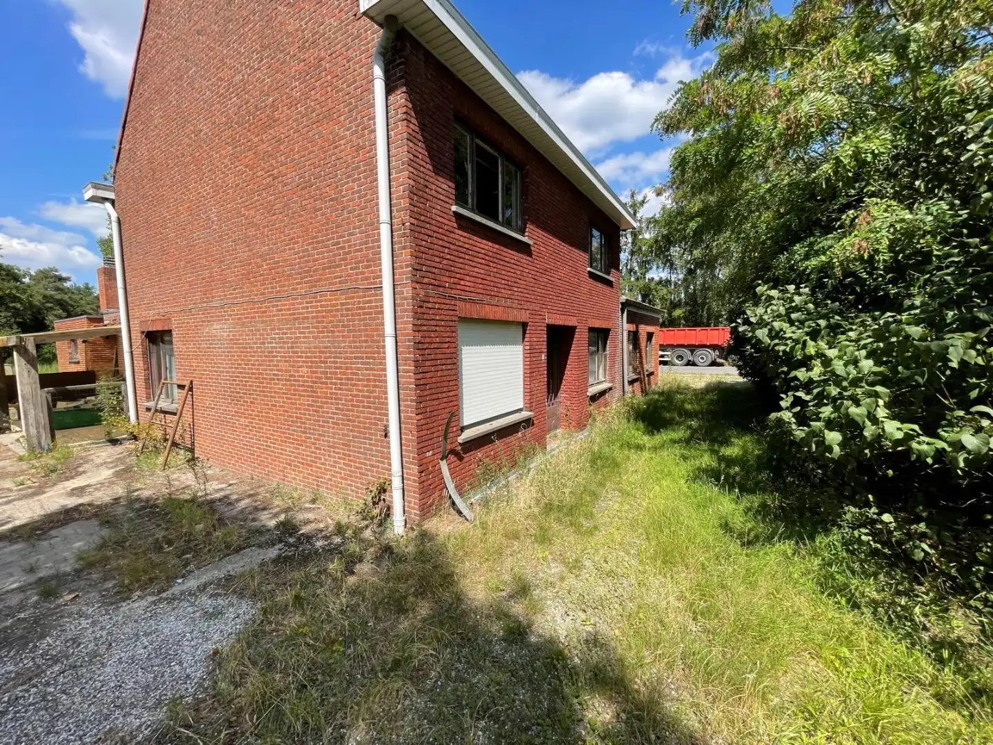 Twee halfopen bebouwingen samen te koop  met uitzicht op natuur en water foto 10