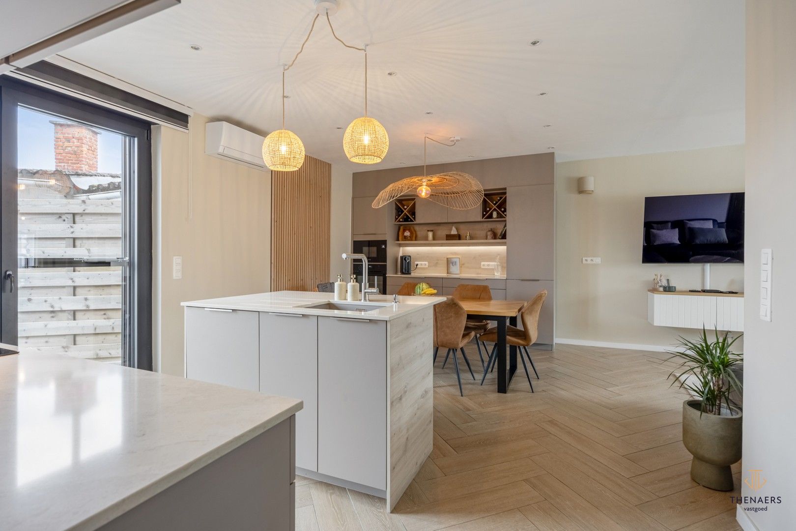 GEMODERNISEERDE GEZINSWONING MET 4 SLAAPKAMERS. foto 12