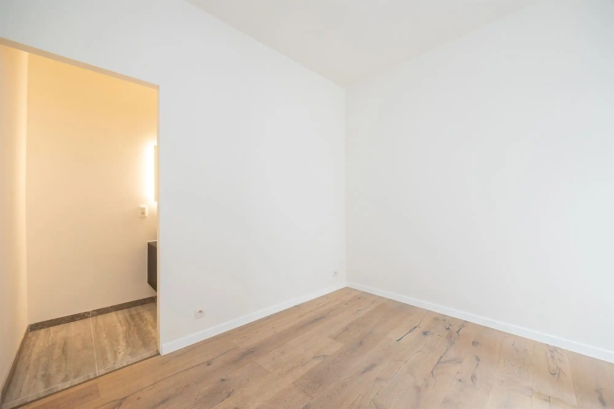 Gerenoveerd app. met 2 slpkmrs in kleinschalig gebouw foto 19