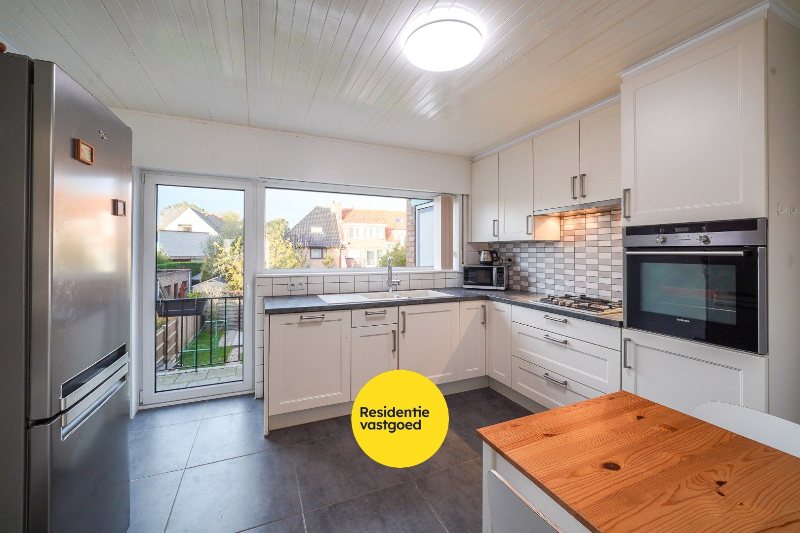 Ruime bel-étagewoning met 3 slaapkamers en garage te Oostende foto 4