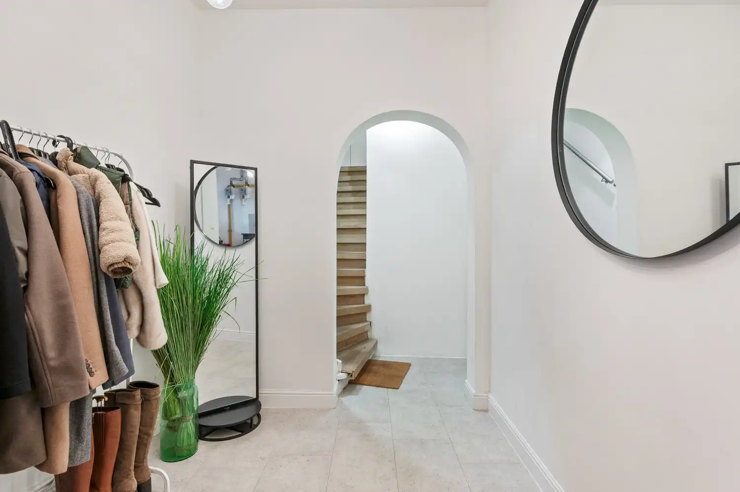 Prachtige duplex (240m²) met eigen inkom, 4 slaapkamers & terras foto 2