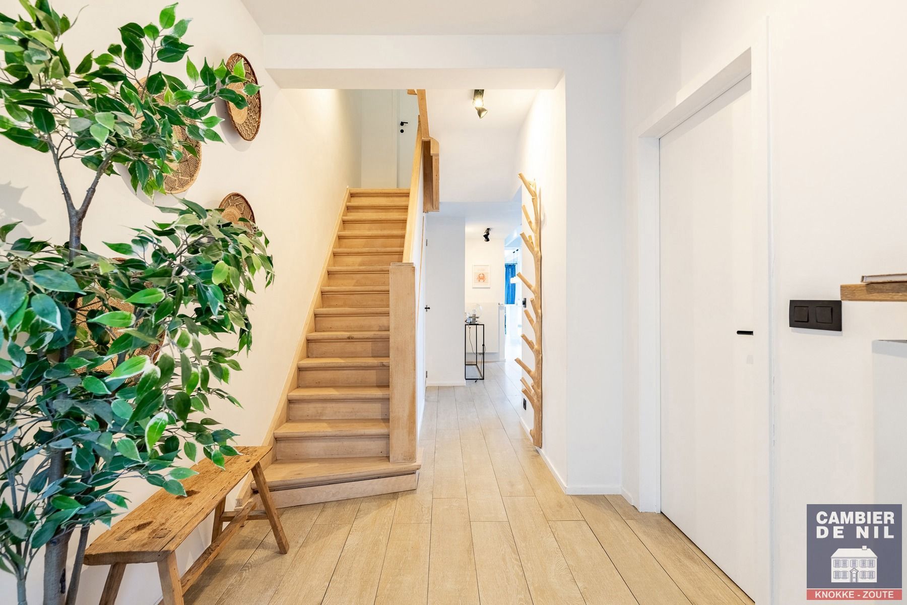 Instapklare, gemeubelde rijwoning met 5 slaapkamers en tuin – hartje Oud-Knokke foto 15