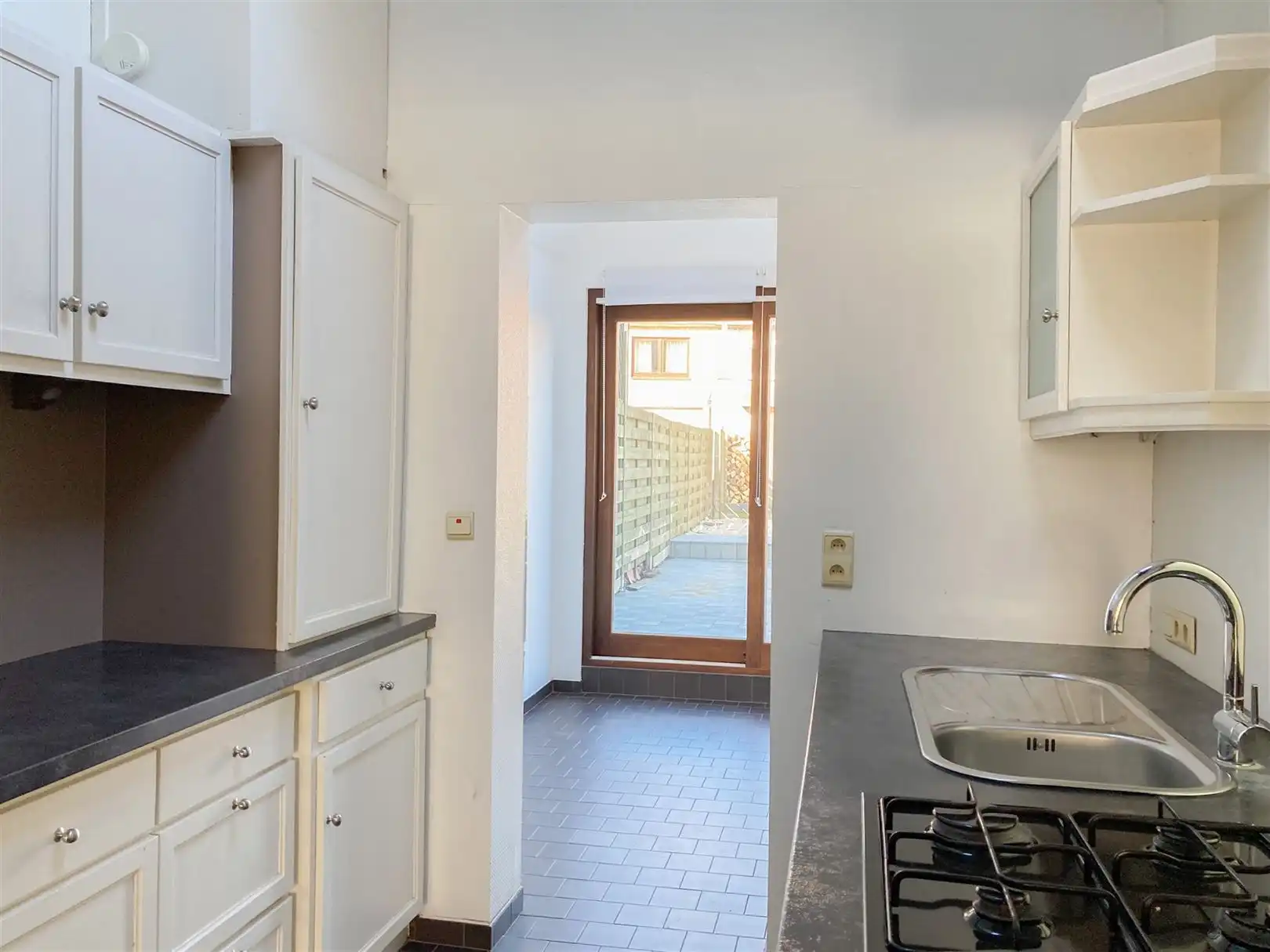 Ruime, lichtrijke woning met terras TE HUUR foto 8